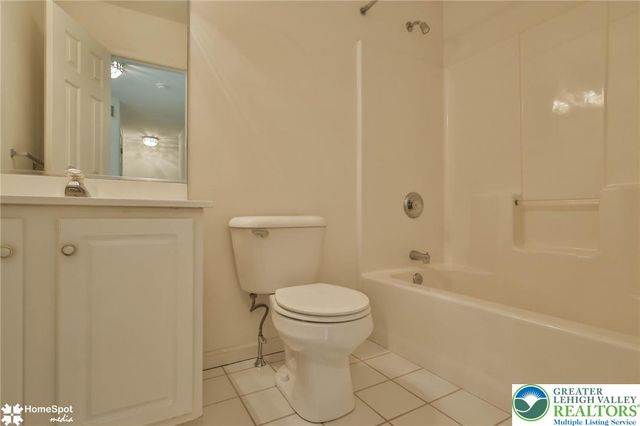 4104 Rexford Drive, Bethlehem Twp, PA 18020
