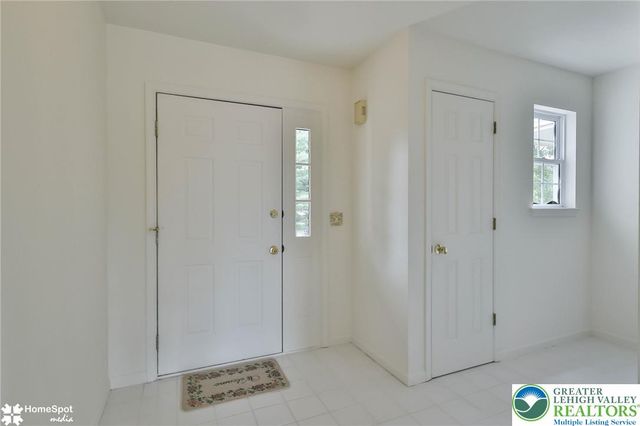 4104 Rexford Drive, Bethlehem Twp, PA 18020