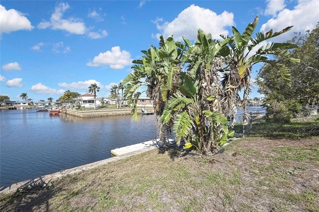 12527 1ST ISLE, Hudson, FL 34667