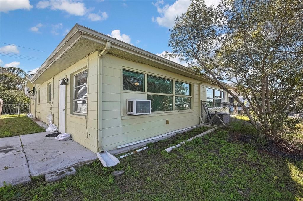 Image 53 of property listing at 12527 1ST ISLE, Hudson, FL 34667
