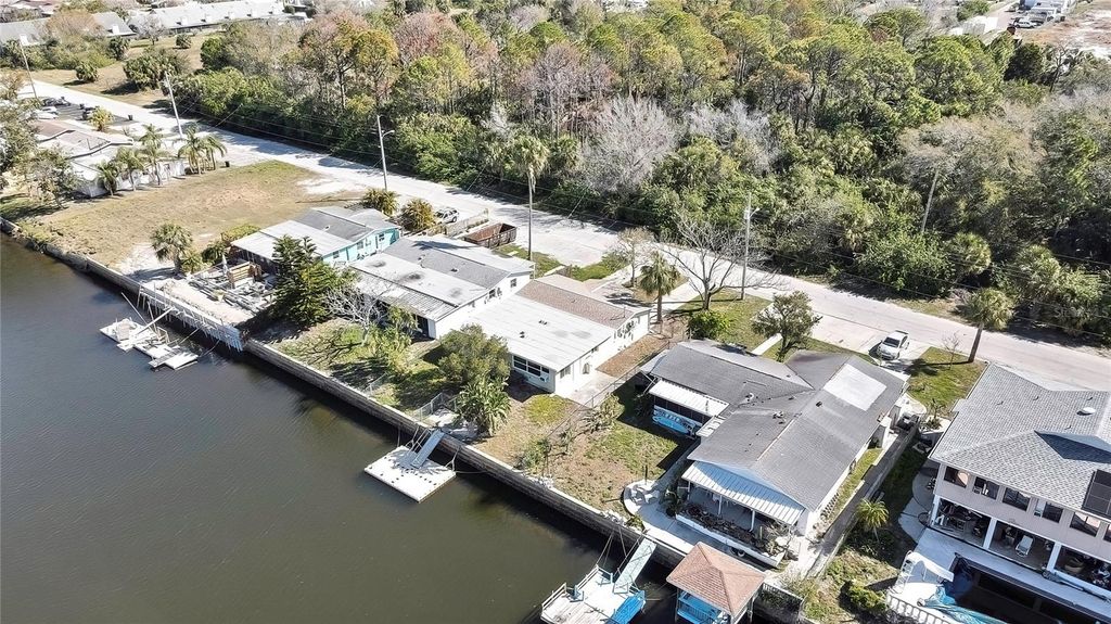 Image 75 of property listing at 12527 1ST ISLE, Hudson, FL 34667