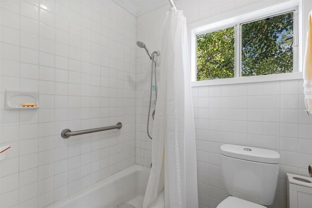 400 W Main Street, Fayetteville, TX 78940