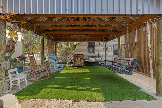 400 W Main Street, Fayetteville, TX 78940