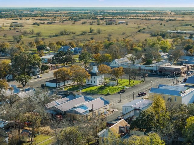 400 W Main Street, Fayetteville, TX 78940