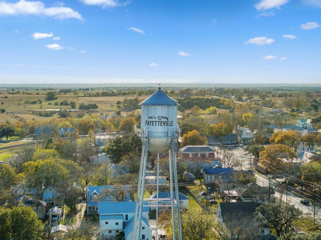 400 W Main Street, Fayetteville, TX 78940