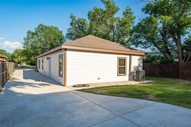 3015 Elinor Street, Fort Worth, TX 76111
