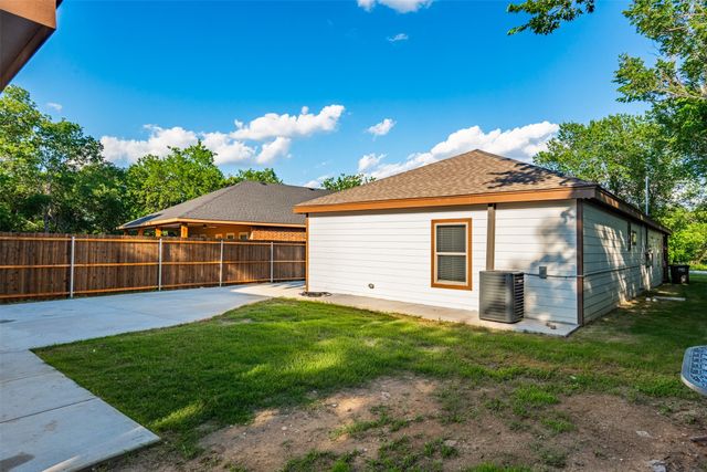 3015 Elinor Street, Fort Worth, TX 76111