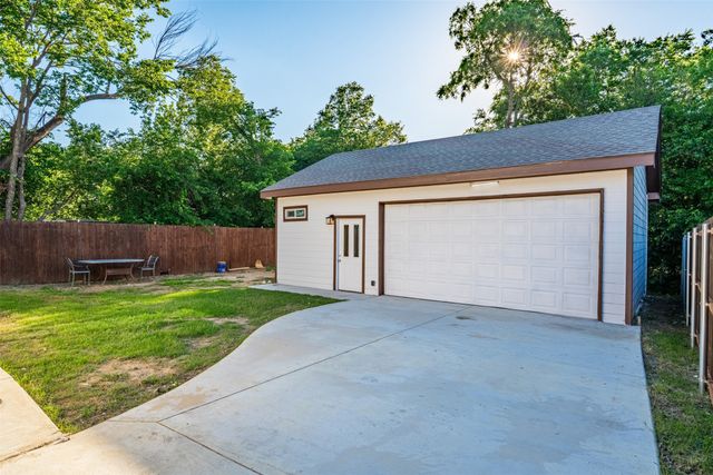 3015 Elinor Street, Fort Worth, TX 76111