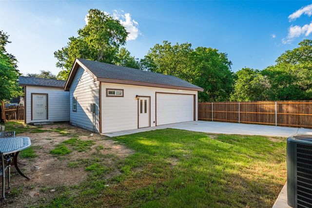 3015 Elinor Street, Fort Worth, TX 76111