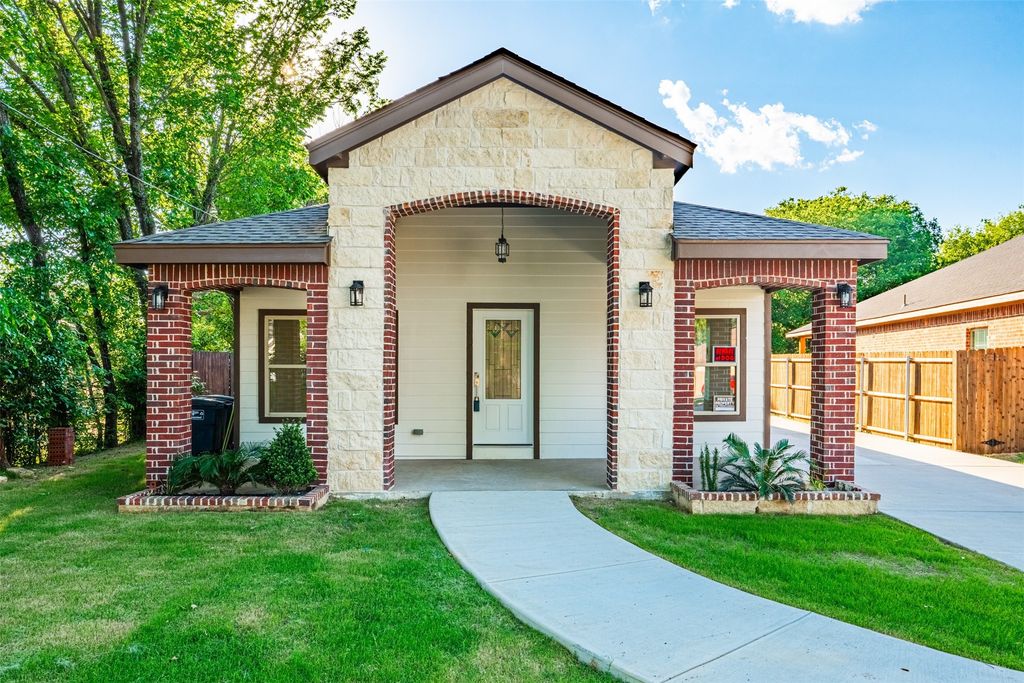 3015 Elinor Street, Fort Worth, TX 76111