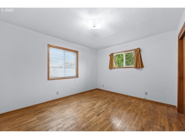 1048 SEELEY St, Myrtle Creek, OR 97457