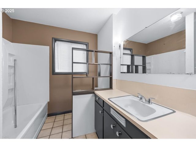 1048 SEELEY St, Myrtle Creek, OR 97457