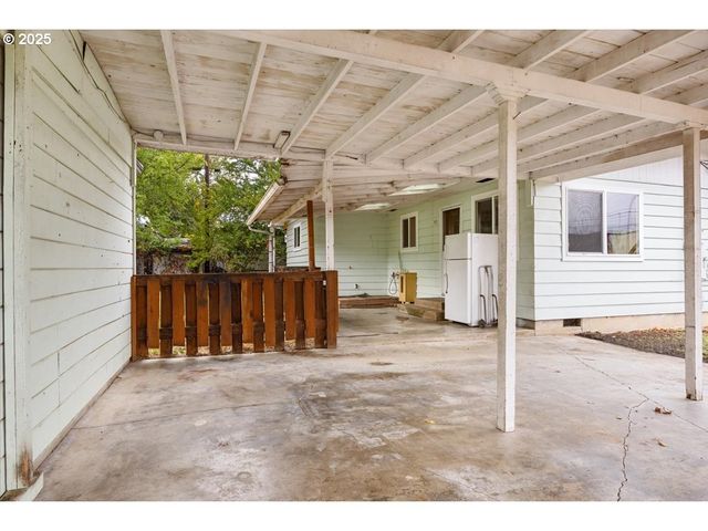 1048 SEELEY St, Myrtle Creek, OR 97457