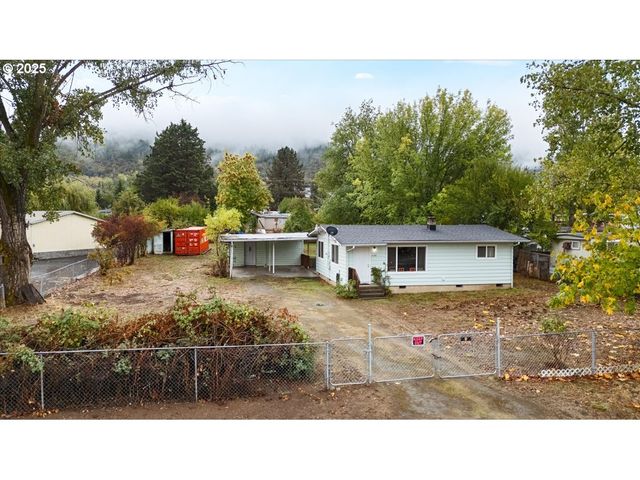 1048 SEELEY St, Myrtle Creek, OR 97457