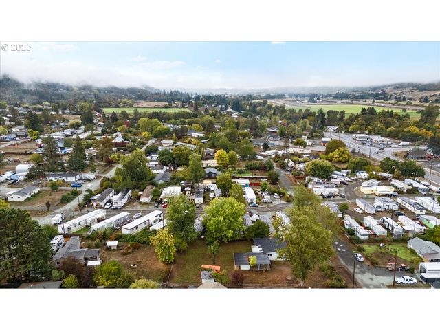 1048 SEELEY St, Myrtle Creek, OR 97457