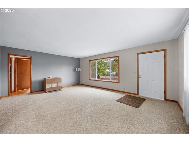 1048 SEELEY St, Myrtle Creek, OR 97457