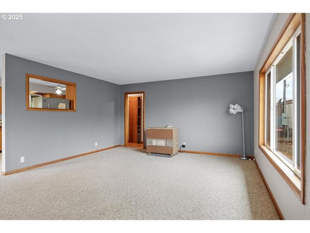 1048 SEELEY St, Myrtle Creek, OR 97457