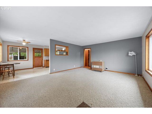 1048 SEELEY St, Myrtle Creek, OR 97457