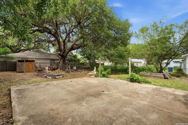 210 Bensdale, Pleasanton, TX 78064