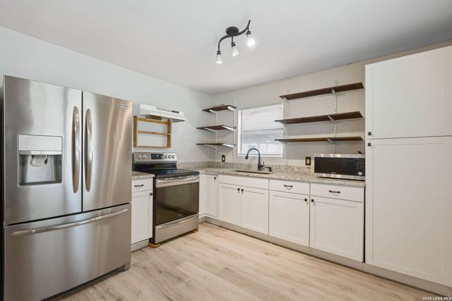 210 Bensdale, Pleasanton, TX 78064
