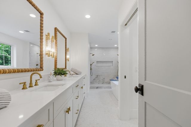 17 Whiting Way, Needham, MA 02492