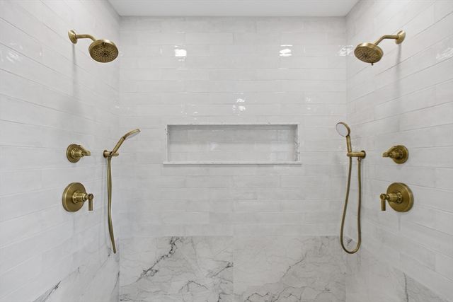 17 Whiting Way, Needham, MA 02492