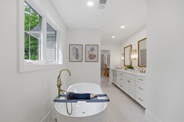 17 Whiting Way, Needham, MA 02492
