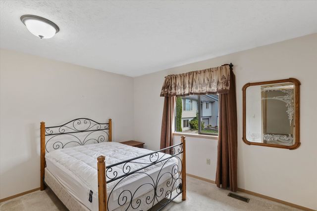 938 E Calkins Dr, Spokane, WA 99208