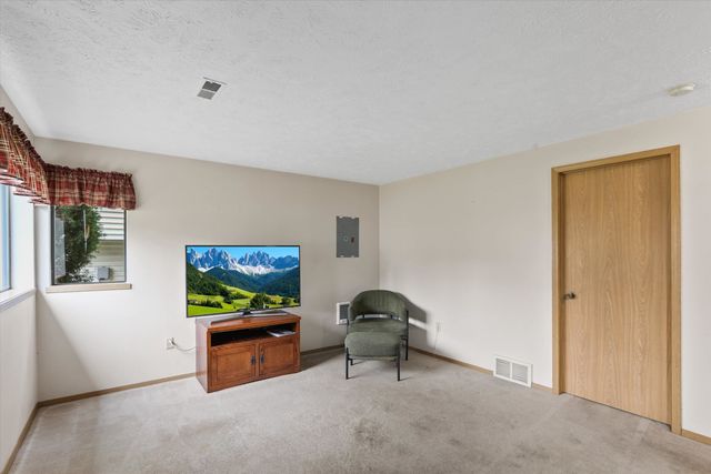 938 E Calkins Dr, Spokane, WA 99208