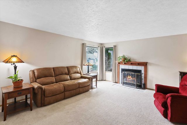 938 E Calkins Dr, Spokane, WA 99208