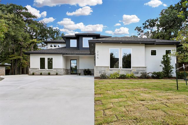 205 Familia Court, Azle, TX 76020