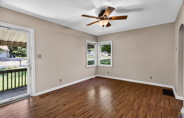 2218 SW Seabrook AVE, Topeka, KS 66614