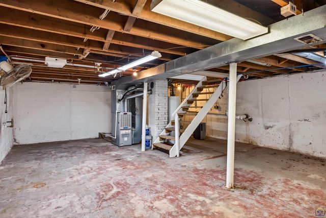 2218 SW Seabrook AVE, Topeka, KS 66614