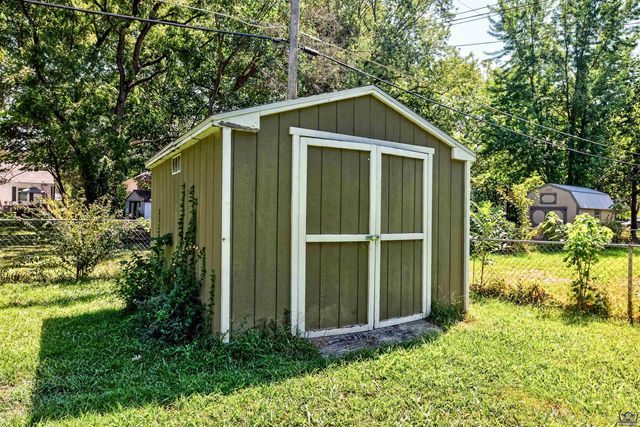 2218 SW Seabrook AVE, Topeka, KS 66614