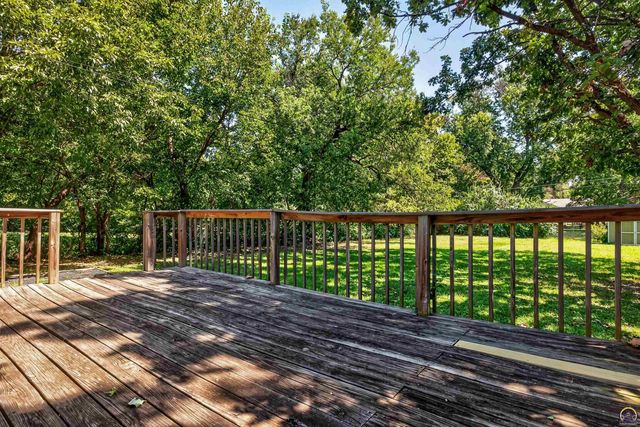 2218 SW Seabrook AVE, Topeka, KS 66614