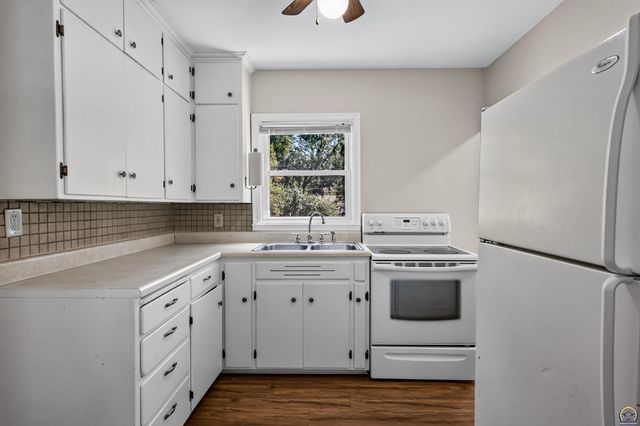2218 SW Seabrook AVE, Topeka, KS 66614