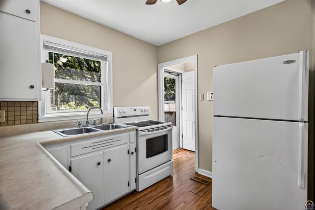 2218 SW Seabrook AVE, Topeka, KS 66614