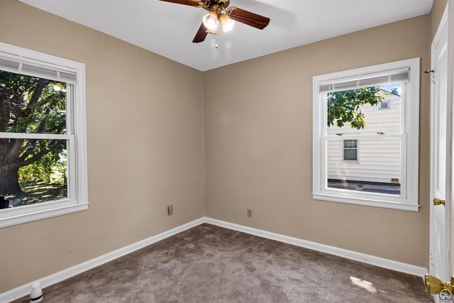 2218 SW Seabrook AVE, Topeka, KS 66614