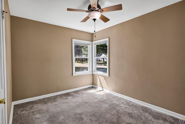 2218 SW Seabrook AVE, Topeka, KS 66614