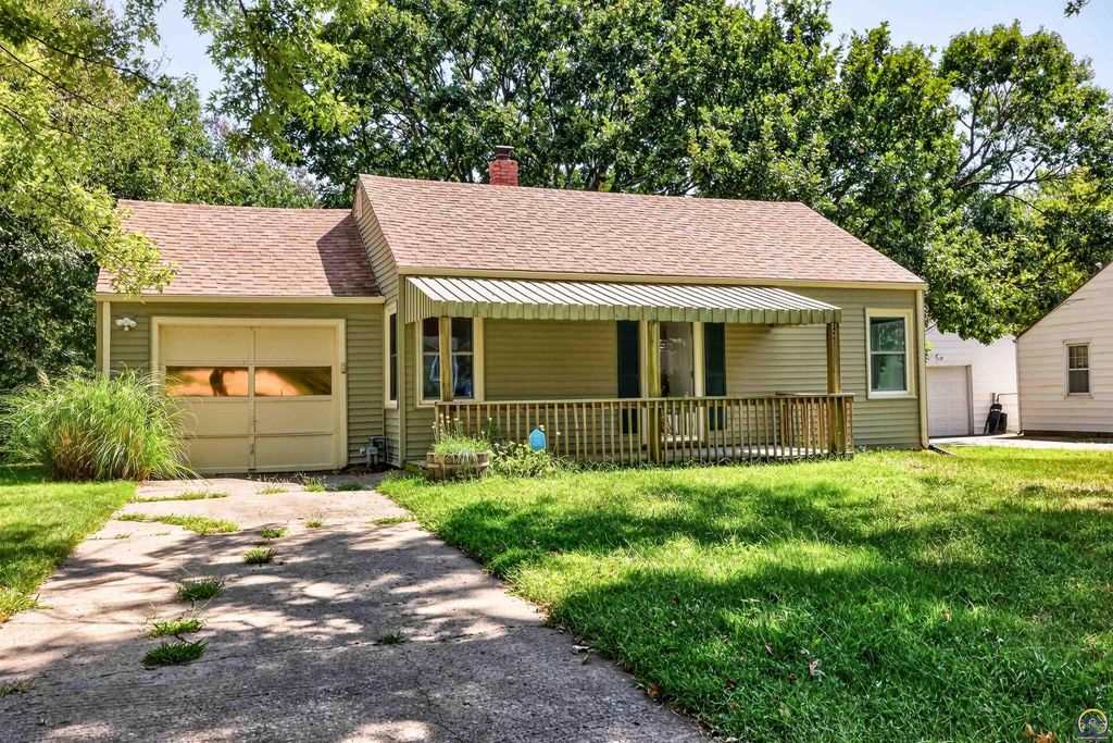 2218 SW Seabrook AVE, Topeka, KS 66614