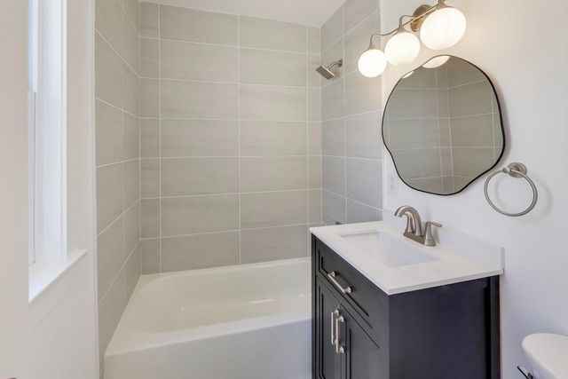 3433 W 82nd Place, Chicago, IL 60652