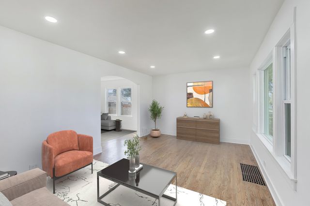 3433 W 82nd Place, Chicago, IL 60652