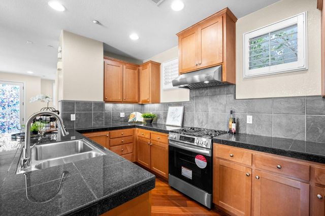 20582 Murano Circle, Cupertino, CA 95014