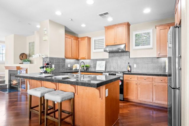 20582 Murano Circle, Cupertino, CA 95014