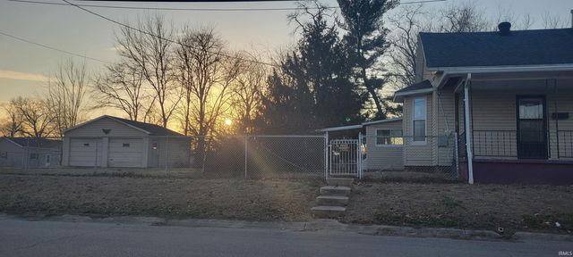 715 E Spruce Street, Princeton, IN 47670