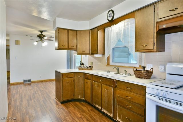 7290 Lee Road NE, Brookfield, OH 44403