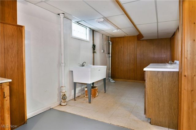 7290 Lee Road NE, Brookfield, OH 44403