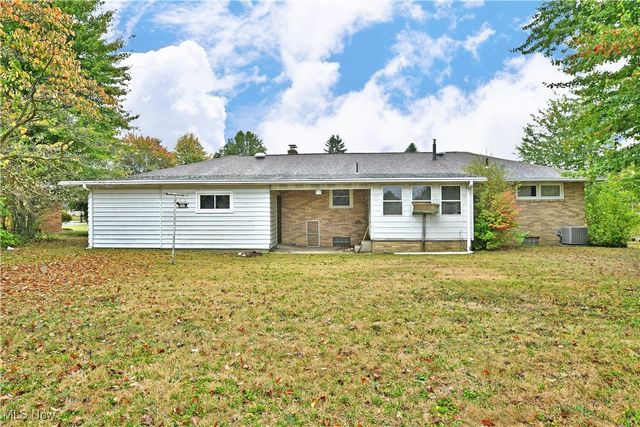 7290 Lee Road NE, Brookfield, OH 44403