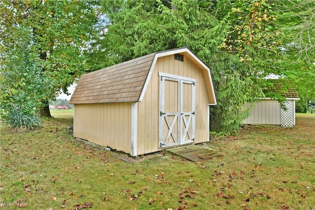 7290 Lee Road NE, Brookfield, OH 44403