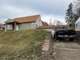 1406 Pike St, Port Vue, PA 15133